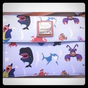 NWT Dooney and Bourke out to sea crossbody